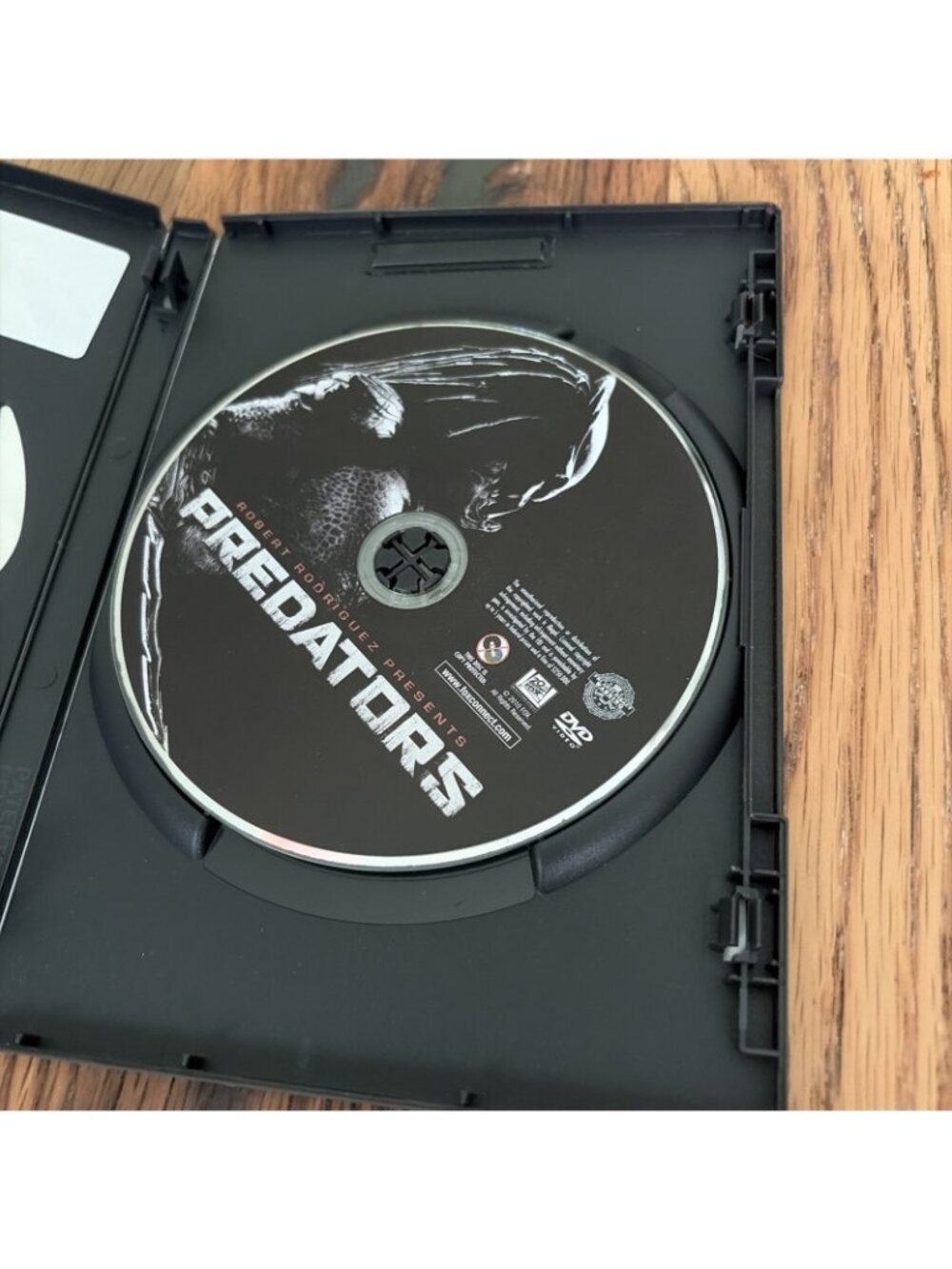 Predators (DVD, 2010) Tested Working - Picture 2 of 4
